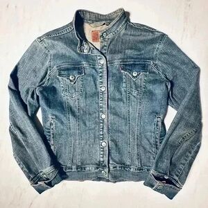 Levi's Women's Faded Blue Denim Jacket